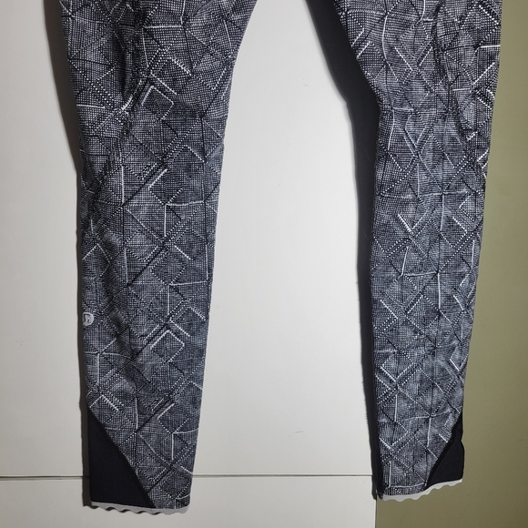 ❤️ 3 for $35 Lululemon mesh panel thigh pocket mid rise black white leggings 6 - Picture 6 of 9